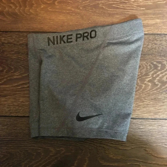 Women’s Nike Pro Compression shorts - Picture 2 of 3